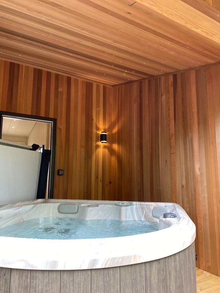 Lodges with Hot Tubs