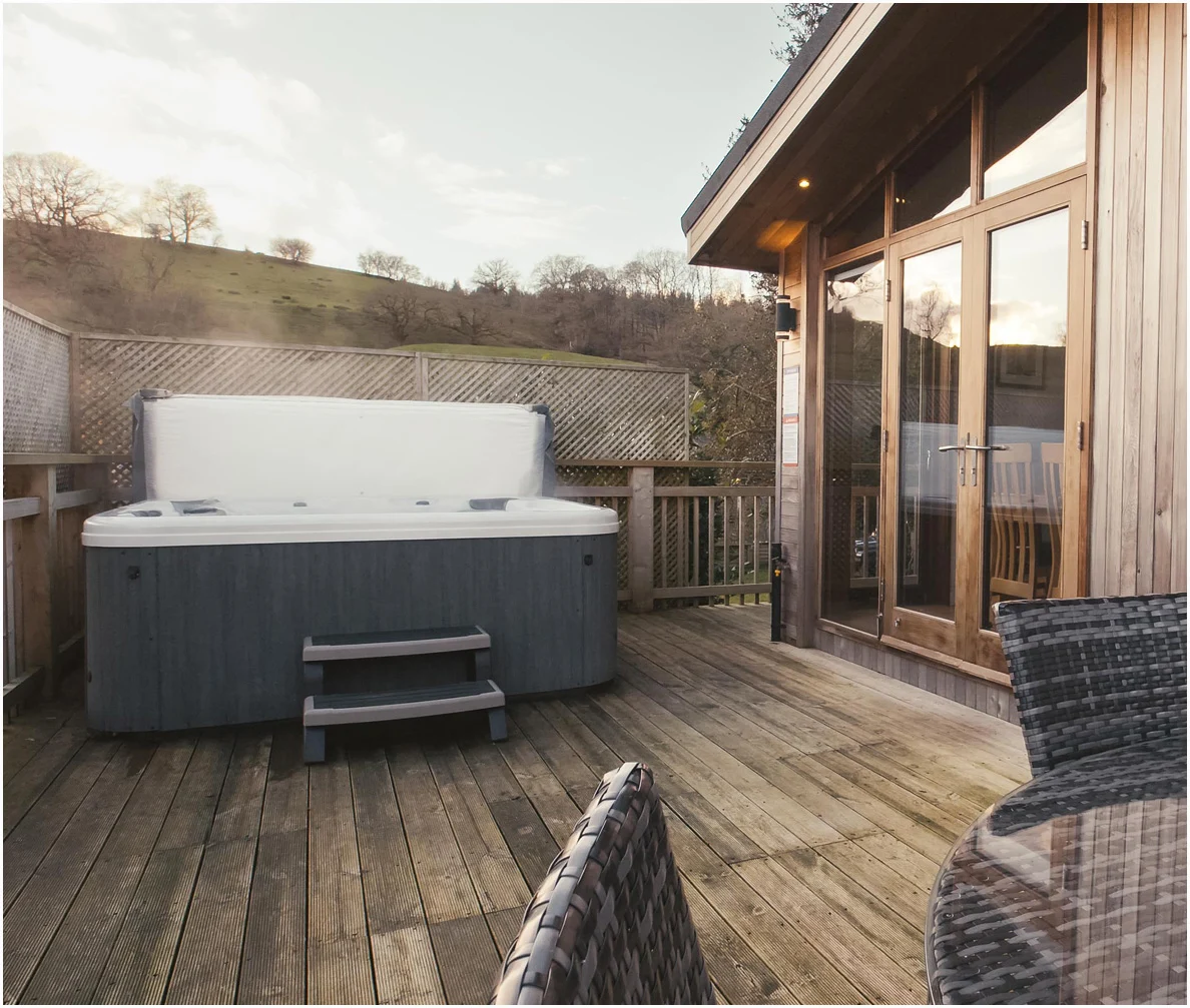 Lakes Lodges Accommodation with hot tubs